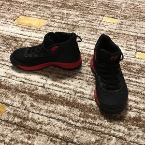 Like new Under Armour boys sneakers